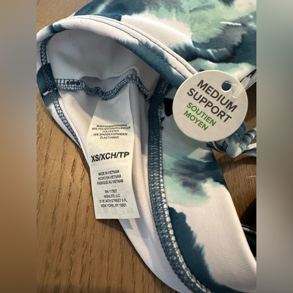 NWT- Gaiam Sports Bra - Picture 2 of 4